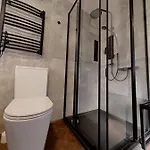 아파트 Casa Slarku - Luxury Container 미슈콜츠